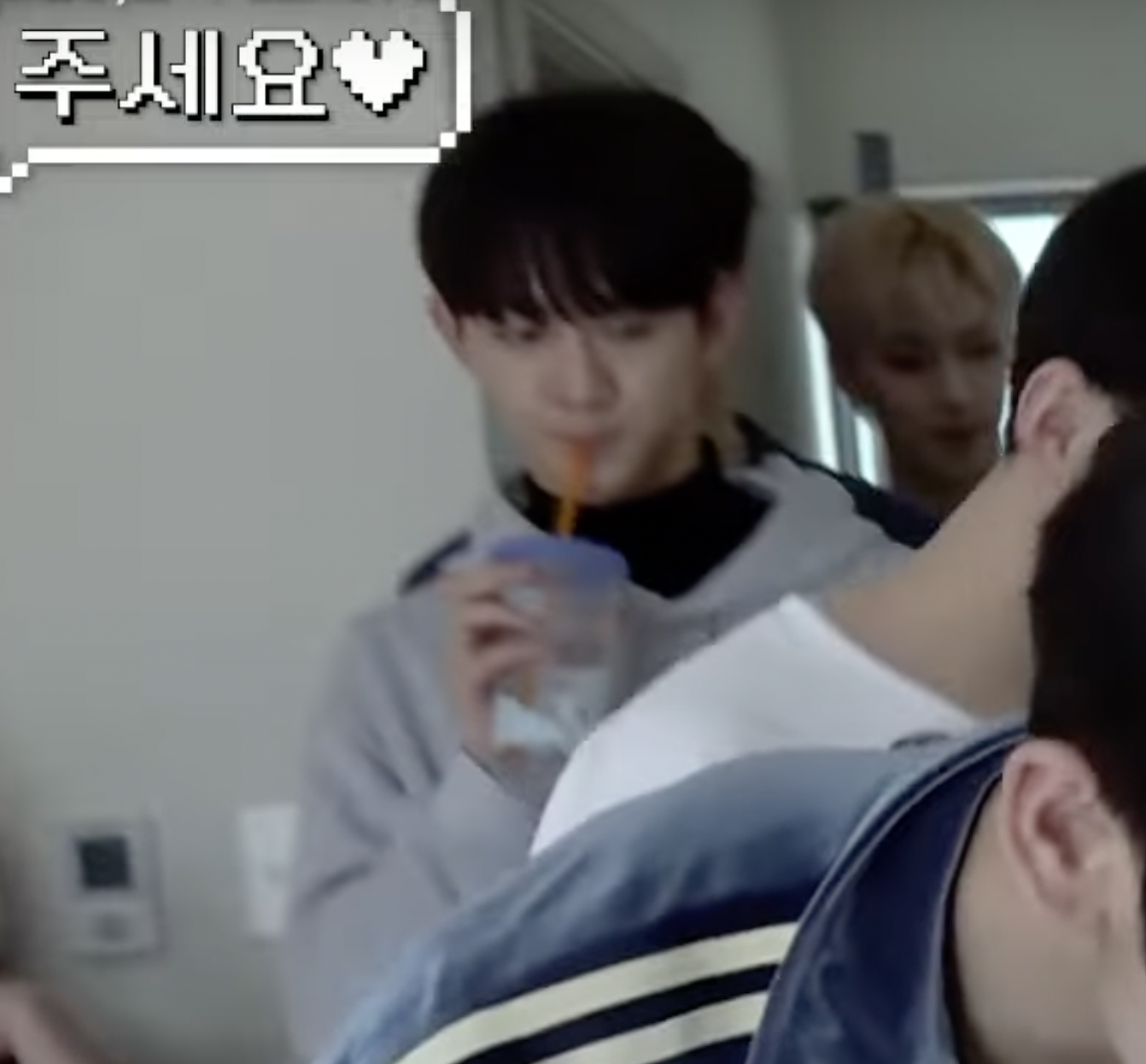 [잡담] 유승언 진짜 귀엽네 이 컵 계속 들고다녘ㅋㅋㅋㅋㅋㅋㅋㅋㅋㅋㅋㅋ | 인스티즈