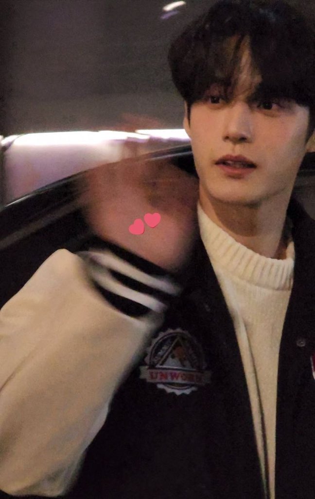 [잡담] 얘들아....... 김지웅 퍼컬이 뭐야 도대체 ❓ | 인스티즈