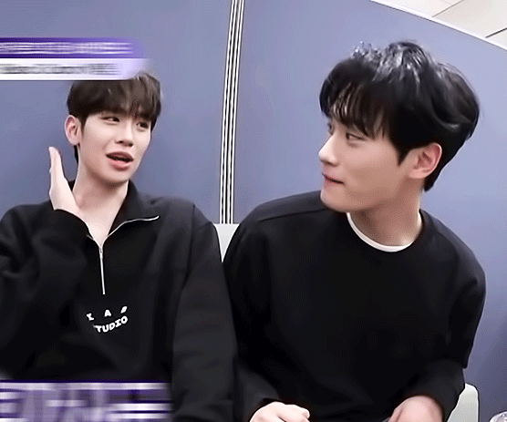 ㄱ [잡담] 금탤은 왜 유독 시선이 엇갈리고 서로 빤히 쳐다보는 게 많을까 | 인스티즈