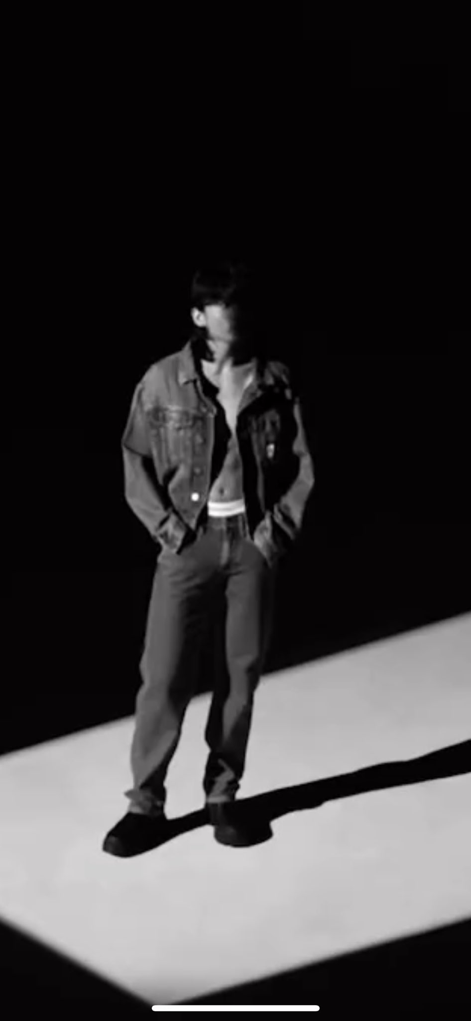 [잡담] 캘빈클라인 정국 공개되고 17분만에 계정 내 최대 좋아요 기록 세웠대 | 인스티즈