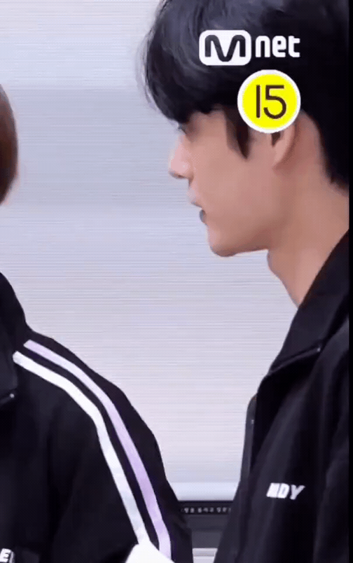 [잡담] 김지웅 옆태 미침 | 인스티즈