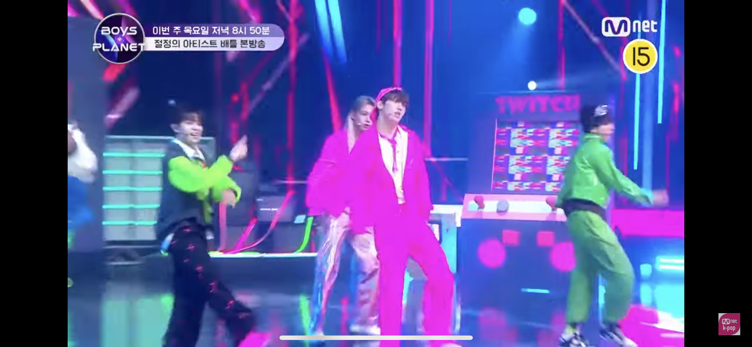 [잡담] ㅋㅋㅋㅋ나 근데 이정도로 눈부신 무대의상은 진심 처음봐 | 인스티즈