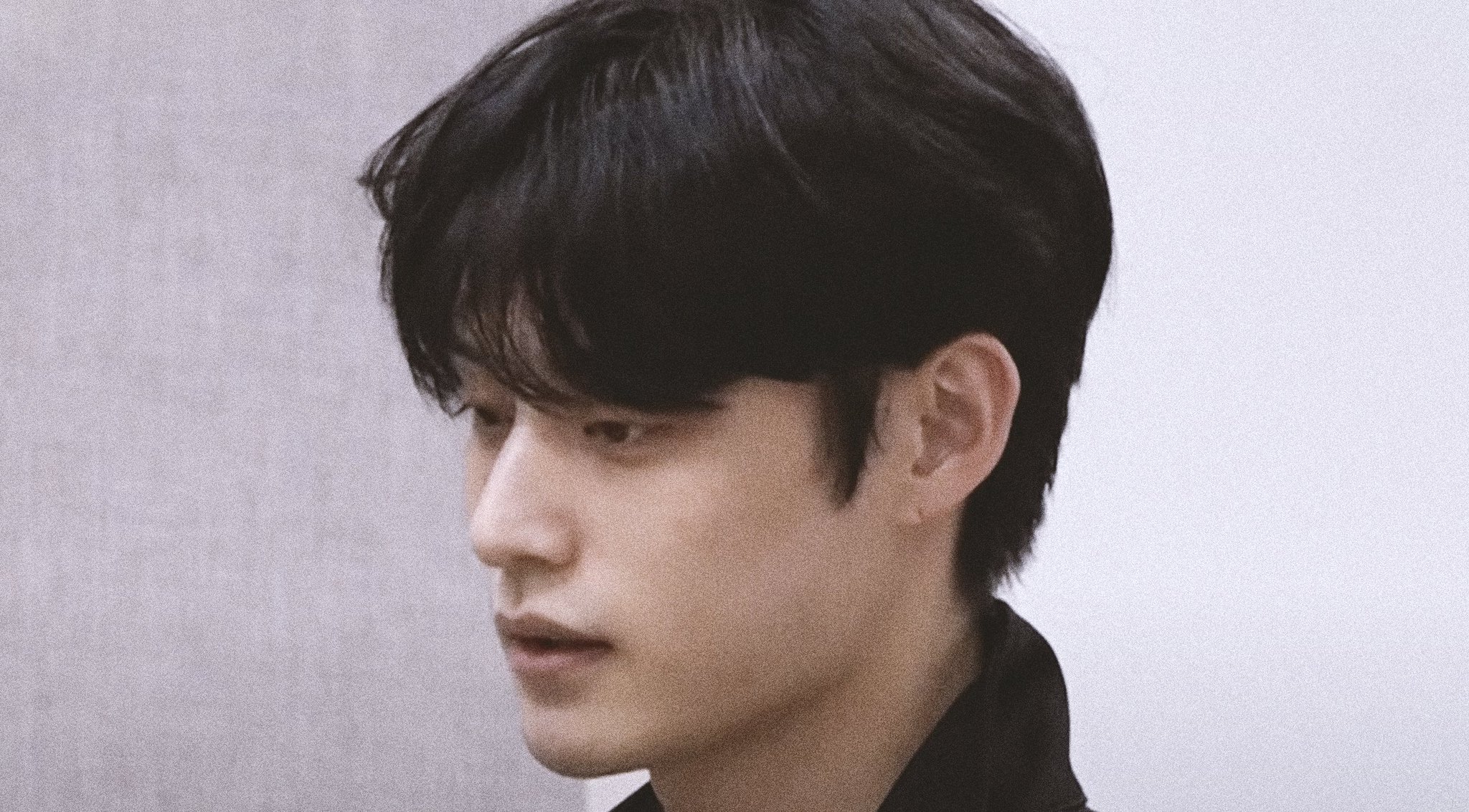 [잡담] 김지웅 주황색 연습복보단 탑나인 등산복이 낫다 싶었는데 널디 보니까 | 인스티즈