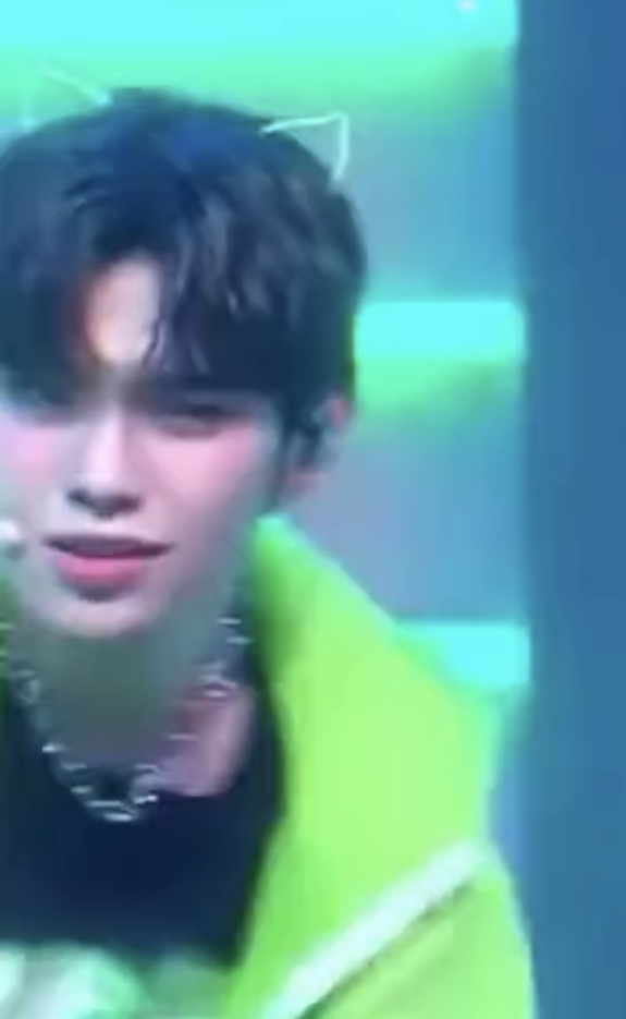 [잡담] 김태래 이 얼굴로 오케오케 그거 추는 거야...? | 인스티즈