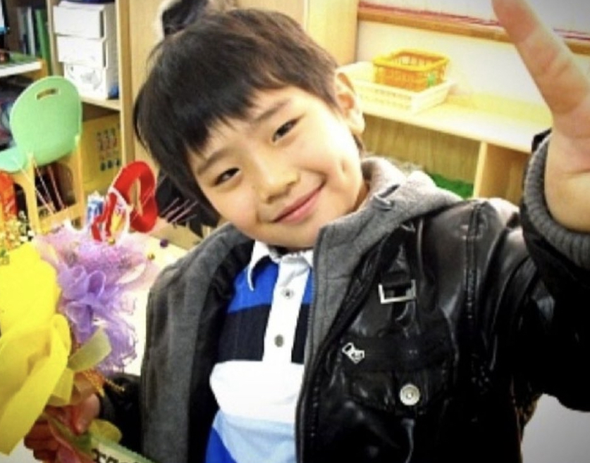 [잡담] 김태래 어릴때 사진 보는데 애기때부터 훈남이다 | 인스티즈