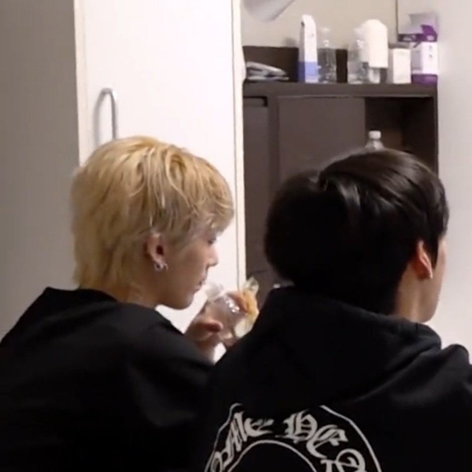 [잡담] 리키 믹스커피 마시나봐ㅋㅋㅋㅋㅋㅋㅋㅋ - 인스티즈(instiz) 연예 카테고리