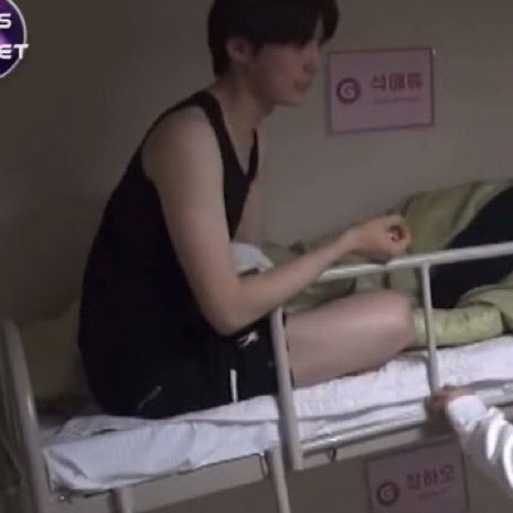 [잡담] 성한빈한테는 미안하지만 팔 한번 만져보고 싶음 | 인스티즈