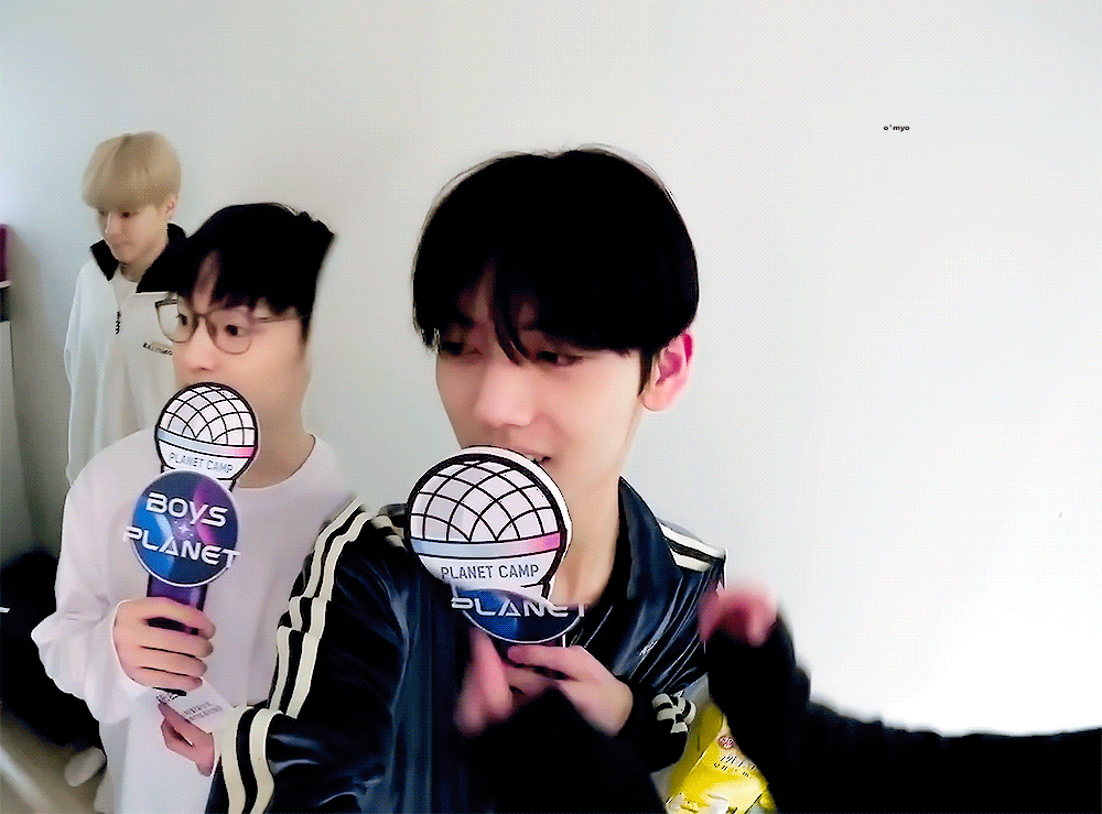 [잡담] 유진이 형들 손 탈 때마다 마음이 너무 힘듦.... | 인스티즈