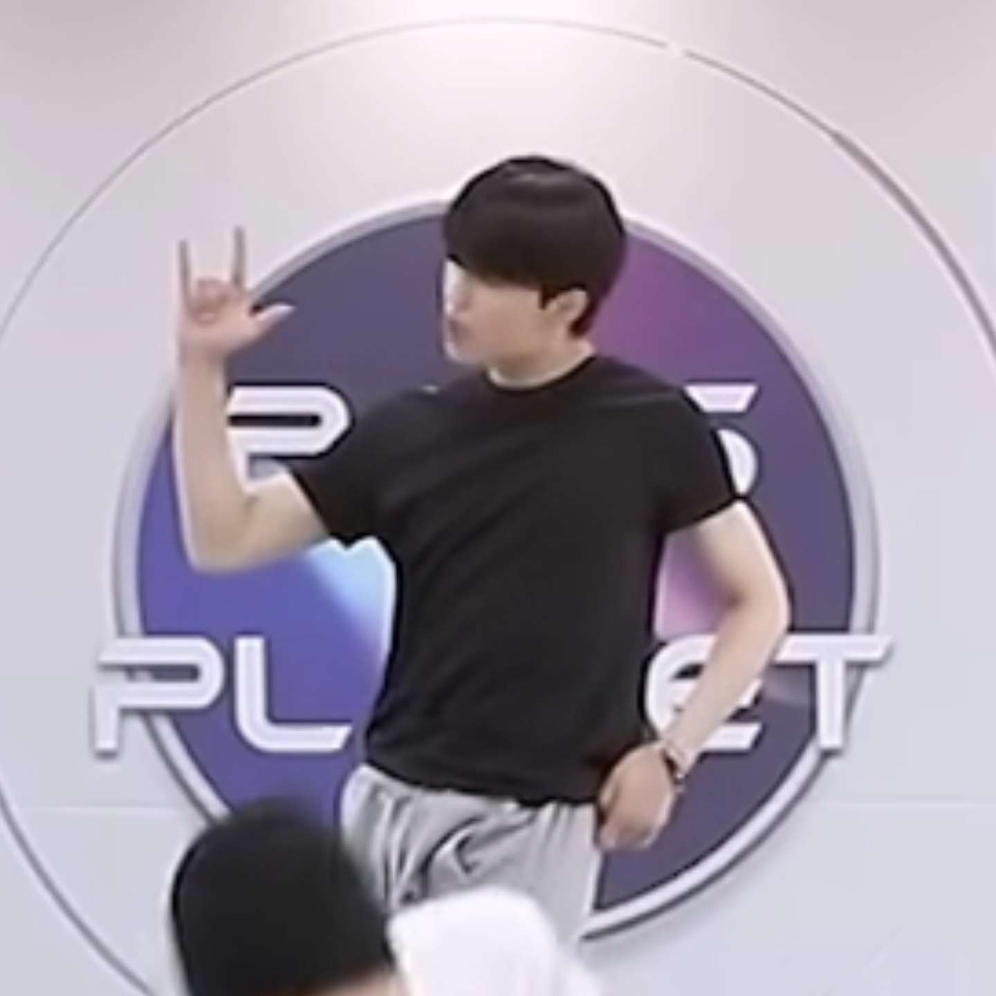 [잡담] 박건욱 요기 제스처에 킬디럽이랑 톰보이 넣은거 미친거 같아 | 인스티즈