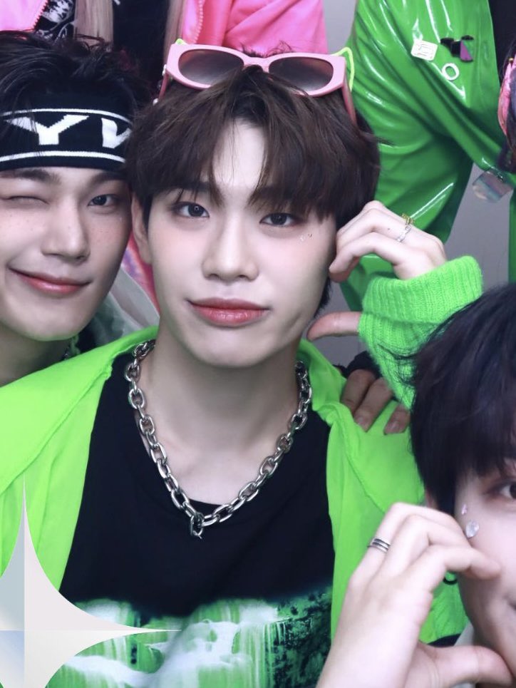 [잡담] 김태래 스타일링 미쳤다 이거 직캠 뜨면 | 인스티즈