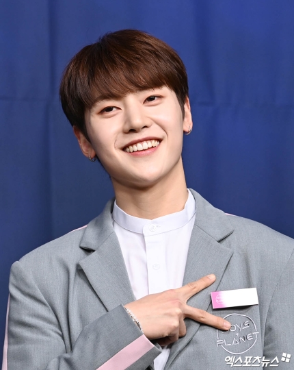 [잡담] 매튜 기사사진에도 세마넴 브이 | 인스티즈