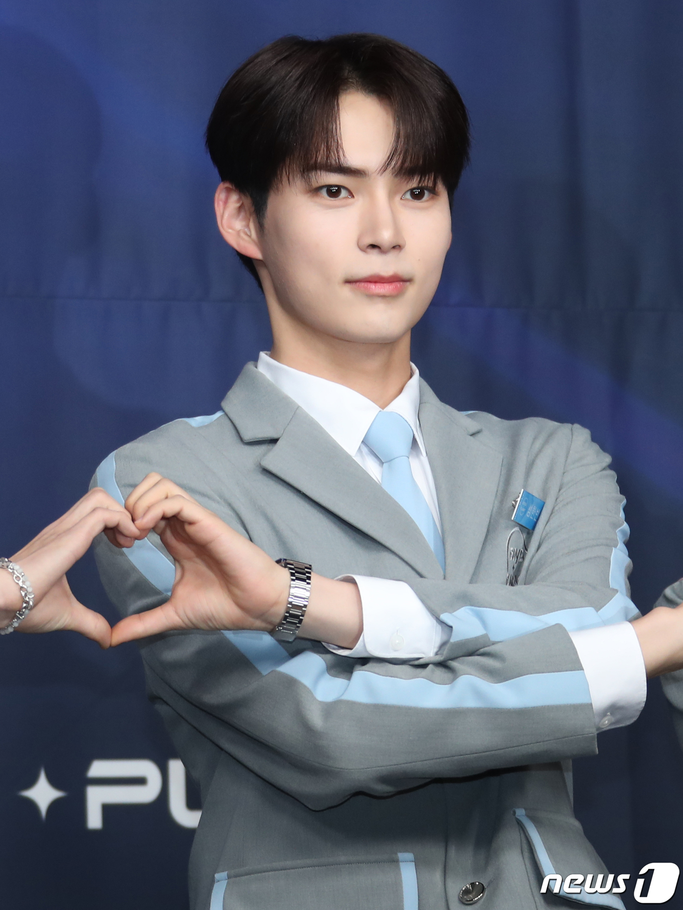 [잡담] 성한빈 뭔데 기사사진도 잘생겼어 | 인스티즈