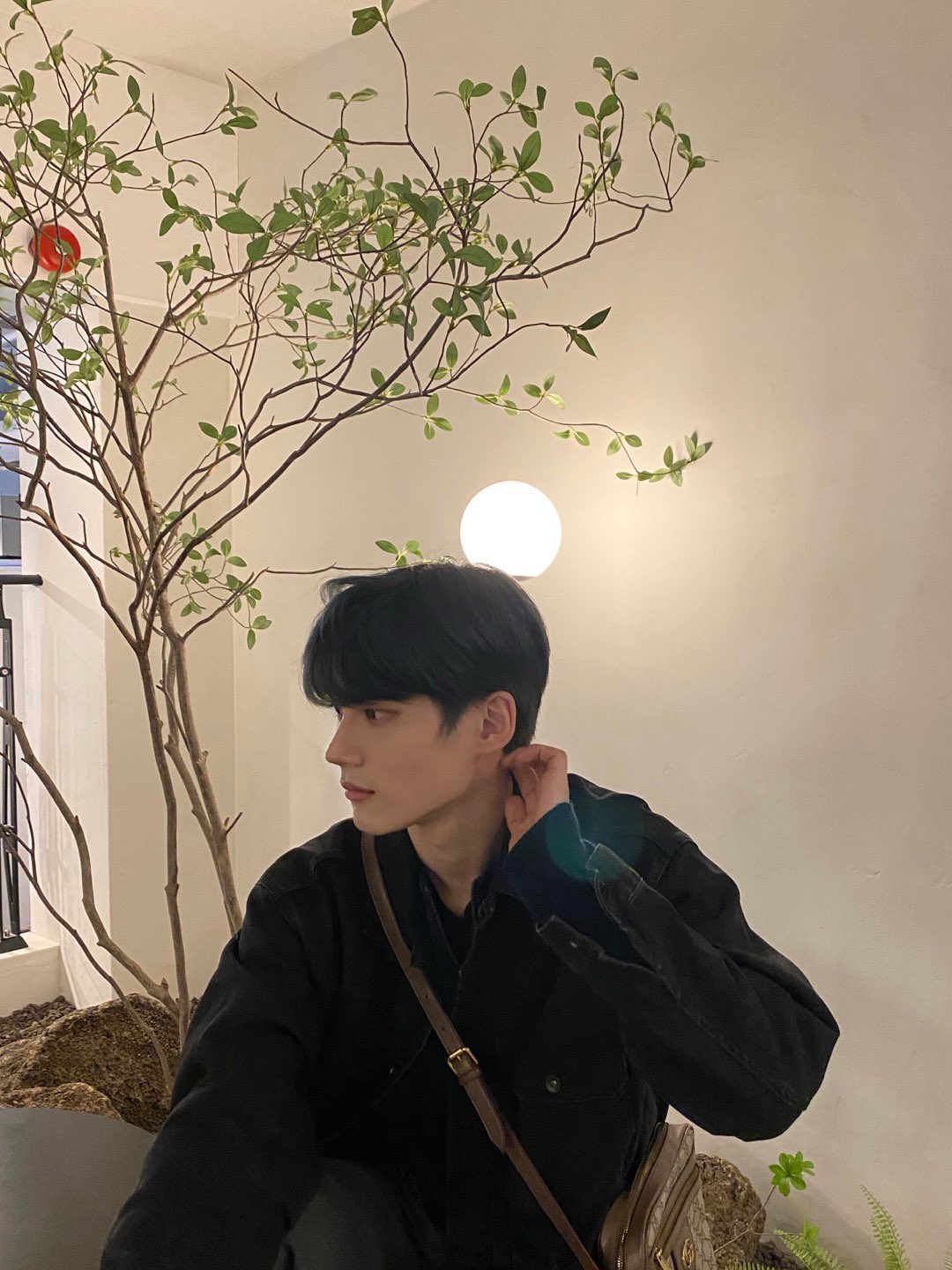 [잡담] 박한빈 얼굴은 날티나게 생겼으면서 사복은 정석 남친룩 입고 다님 | 인스티즈