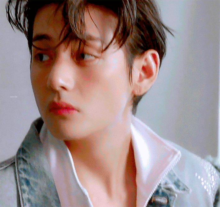 [잡담] 방탄 뷔 얼굴&분위기는 진짜 개쩌는 것 같다... | 인스티즈