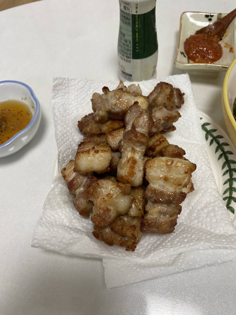 삼겹살 덤탱이 맞은 쓰니야,, - 인스티즈(instiz) 익명잡담 카테고리 삼겹살 덤탱이 맞은 쓰니야,,