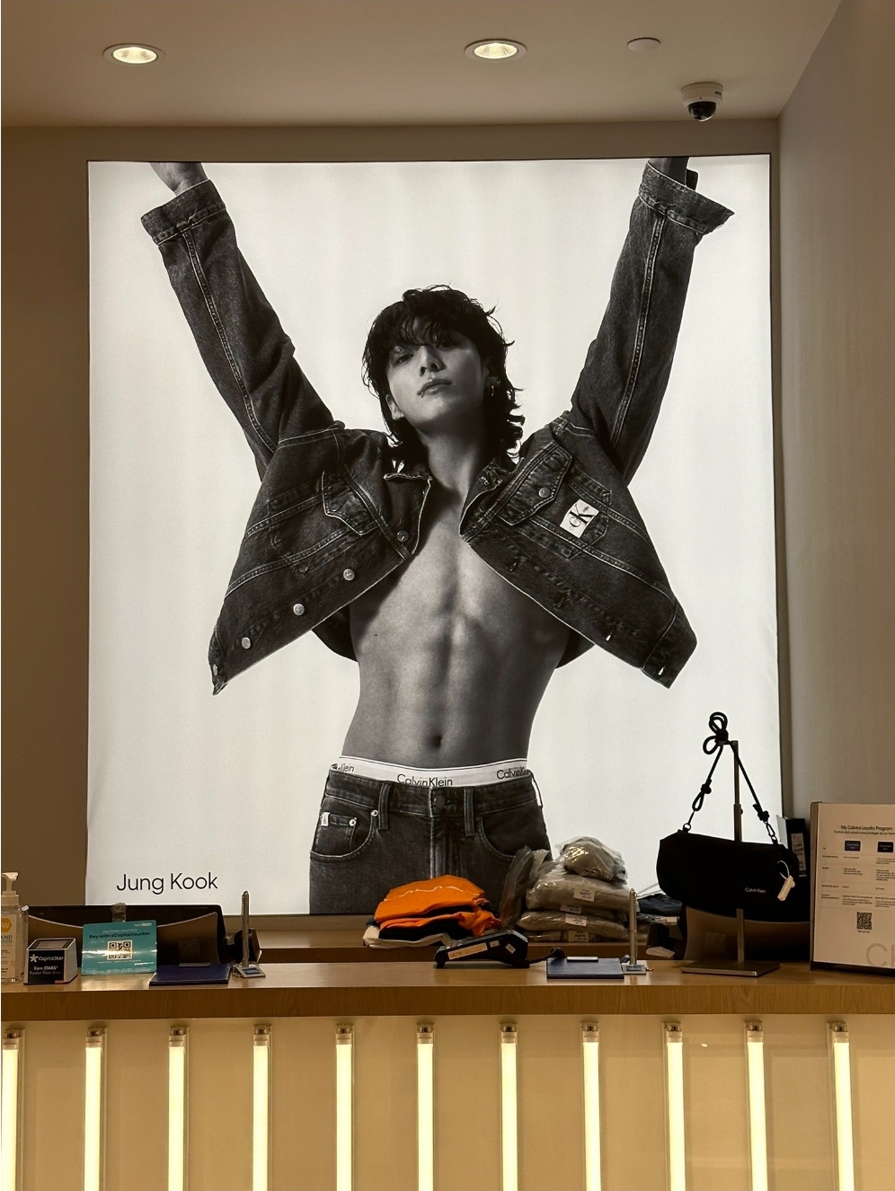 [잡담] 방탄 정국한테 선택받아서 신난 캘빈클라인 | 인스티즈