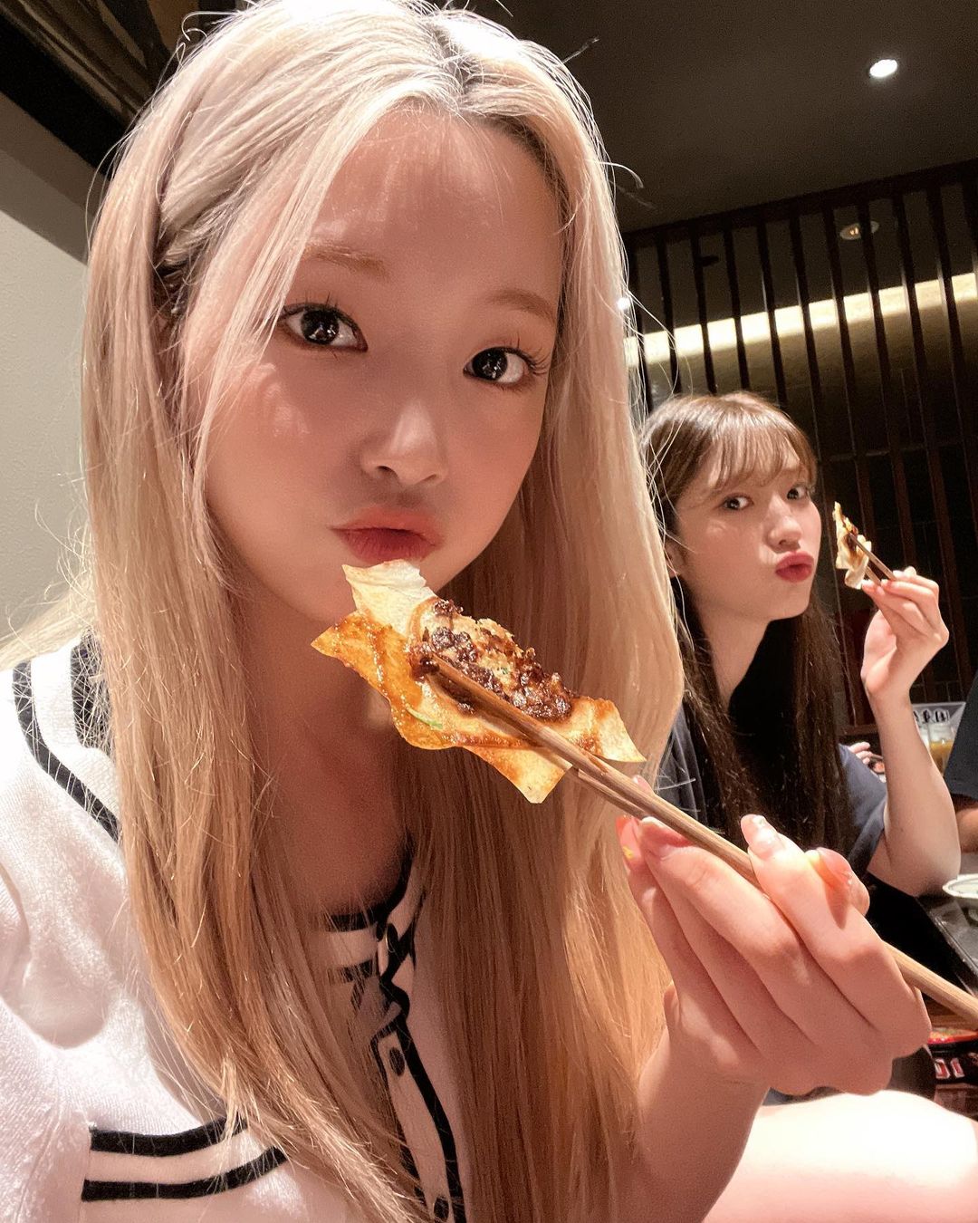 [잡담] 실내에서 꽃구경한다는 여돌 | 인스티즈