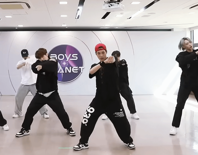 [잡담] 스위치 연습영상에서 p한빈이 성한빈 하트 따라하는거야? | 인스티즈