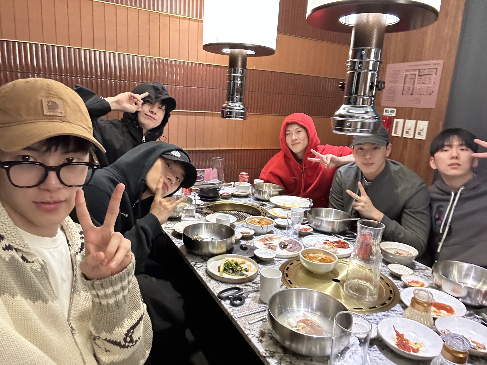 [잡담] 아 몬엑 방금 뜬 단체사진 보고 눈물만 줄줄남 - 인스티즈(instiz) 연예 카테고리