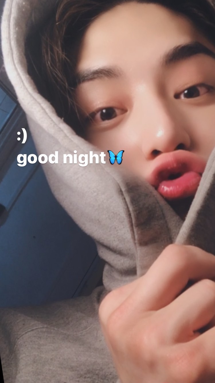 [잡담] 김지웅 셀카들로 포카 뽑고싶다 ,,,, | 인스티즈