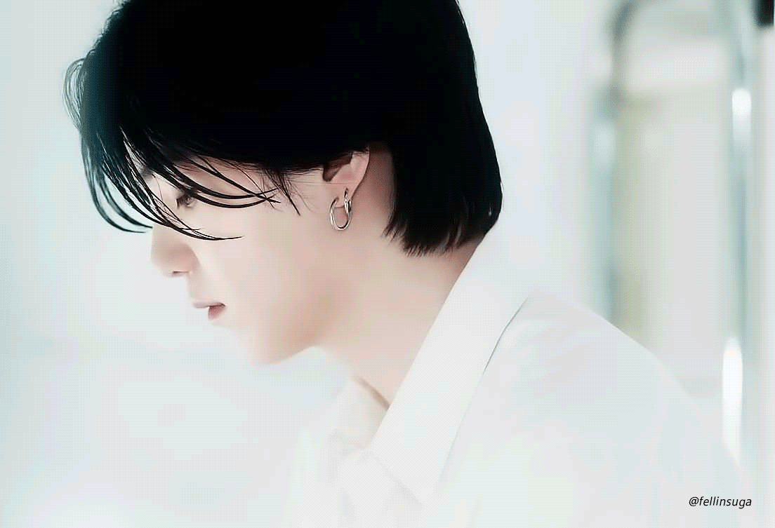 [잡담] 방탄 슈가 본인도 하얀색 잘 받는거 알던데 미쳤다 | 인스티즈