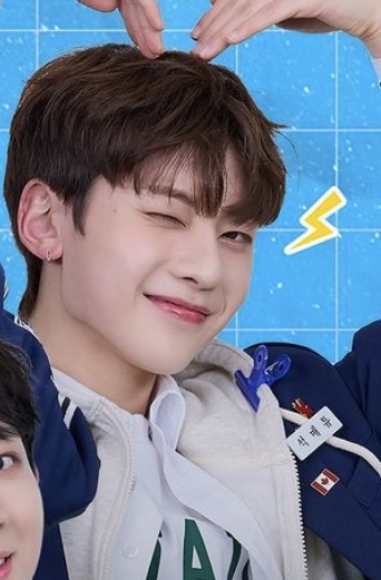 [잡담] 매튜 막방 스타일링 둘중 어떤거 보고싶음??? | 인스티즈