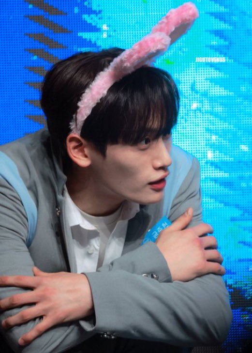 [잡담] 야 금준현 동생한테 저렇게 다정한데 위에 누나 한명 있어서 머리띠도 잘 쓴단다 | 인스티즈