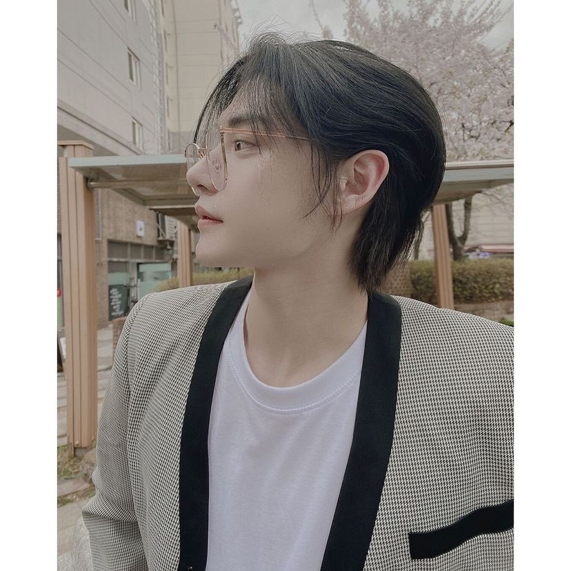 [잡담] 김지웅 장발.. 진짜 개좋다... 개안하는 기분 | 인스티즈