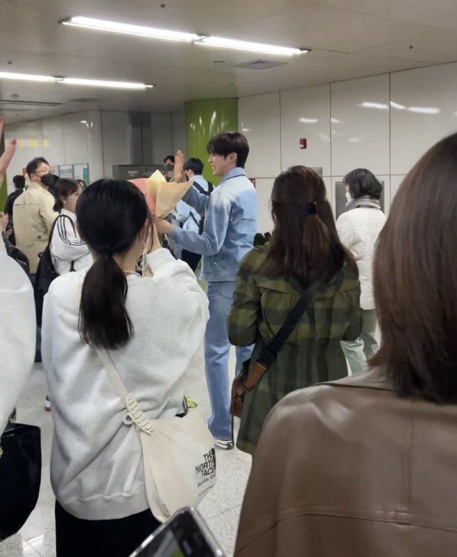 [잡담] 와 성한빈 실물 키 체감하기 | 인스티즈