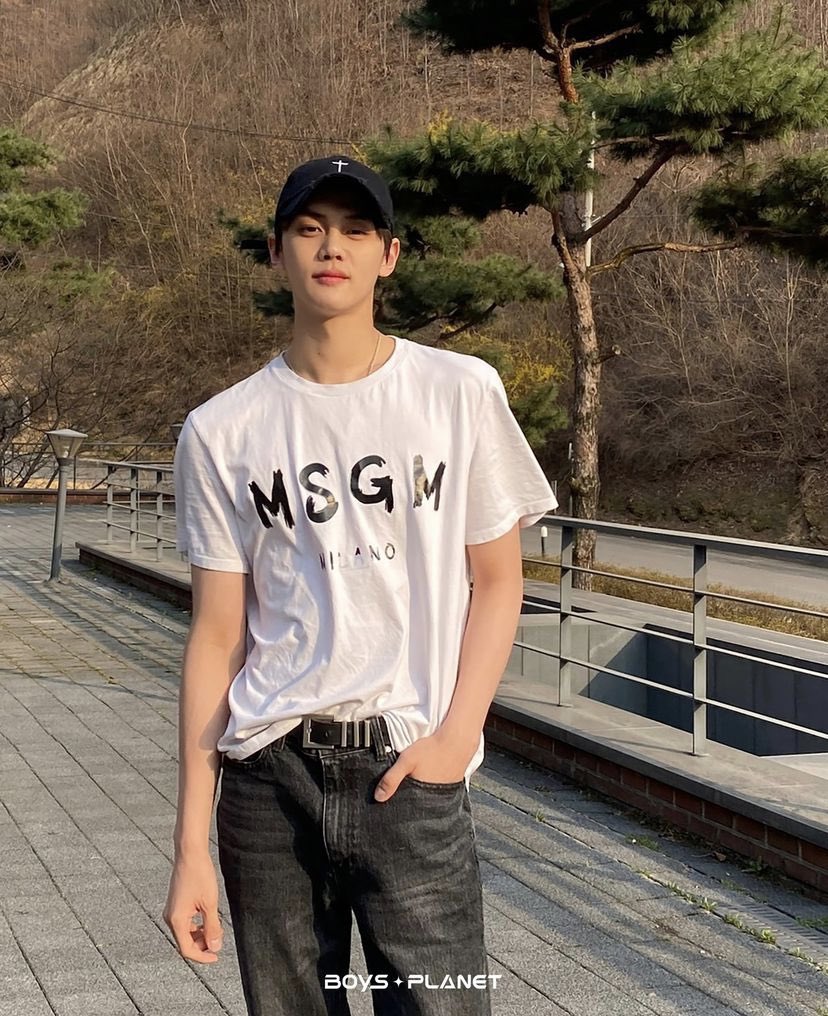 [잡담] 김규빈은 데뷔전인데도 사복센스 벌써 이정도면 | 인스티즈