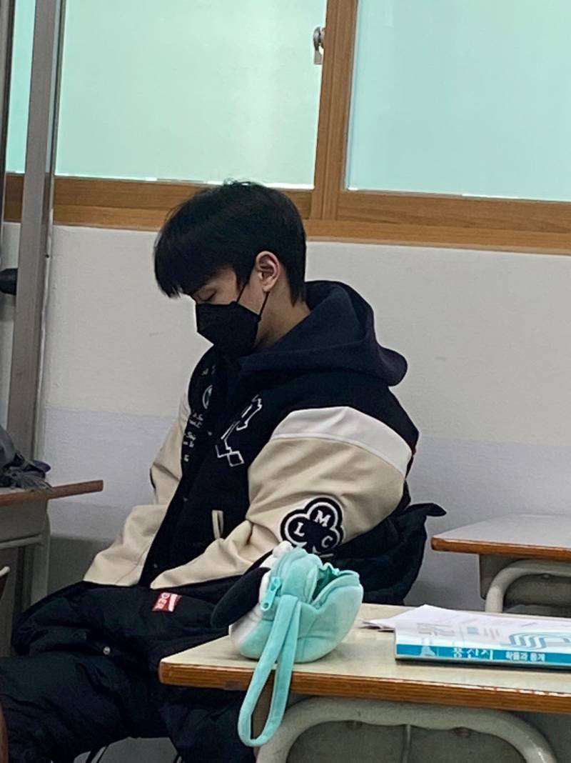 [잡담] 김규빈은 데뷔전인데도 사복센스 벌써 이정도면 | 인스티즈