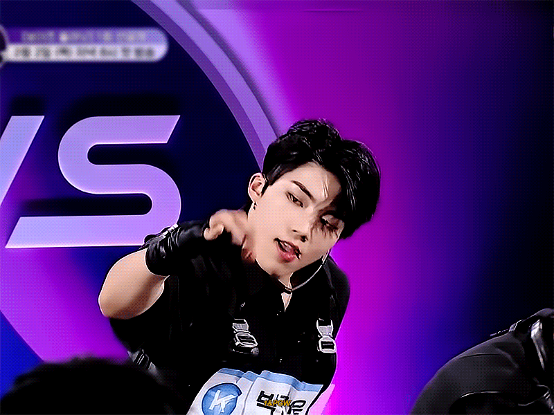 [잡담] 건욱이 이 짤 볼때마다 빨려들어가는 느낌 | 인스티즈