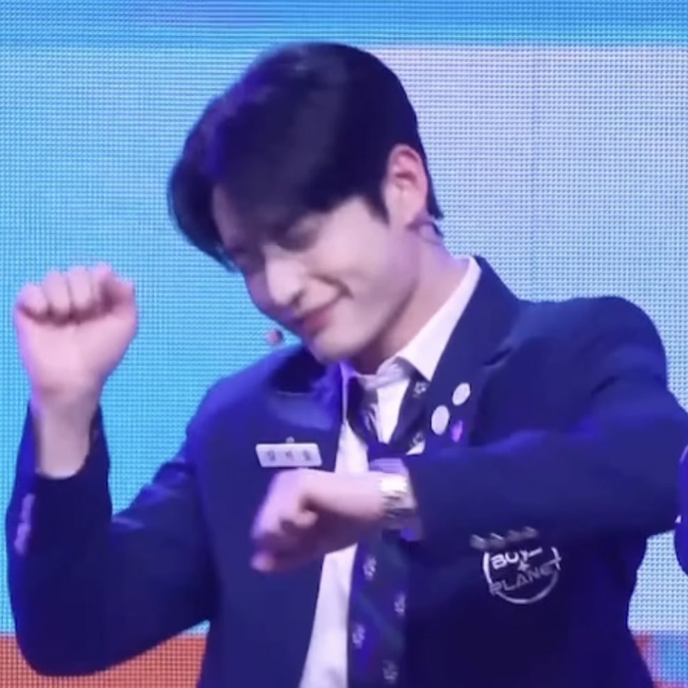 [잡담] 지웅이 그루밍 중 | 인스티즈