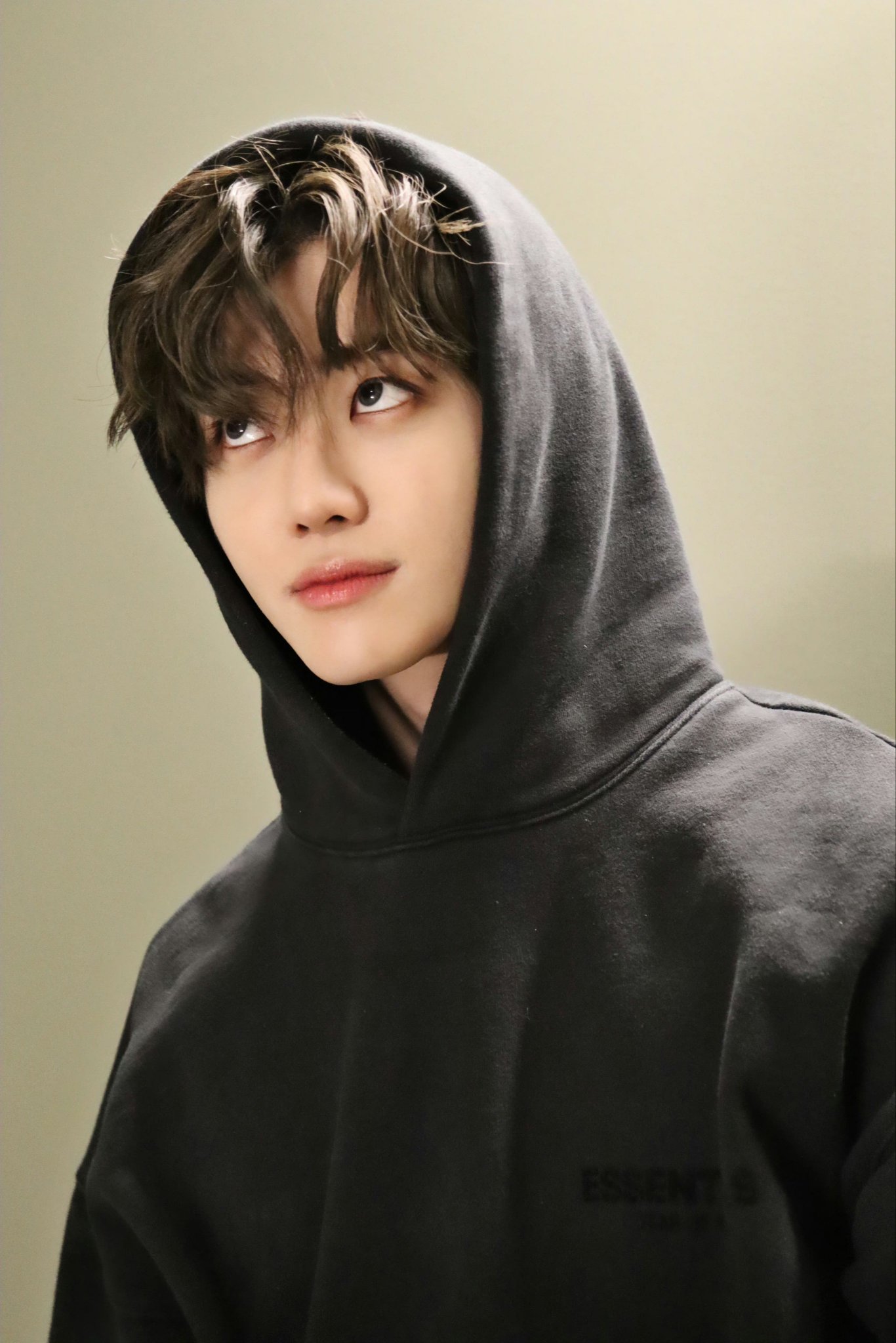 [잡담] 와 진짜 ai가 그린 웹소설 주인공 같아 | 인스티즈