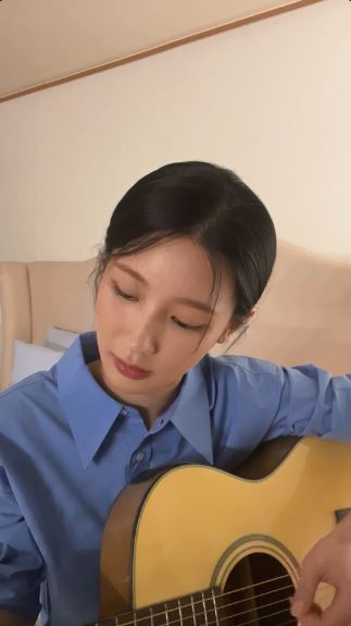 [잡담] 실시간 인라방에서 기타치고 노래부르는중인 아이들 미연.jpg | 인스티즈