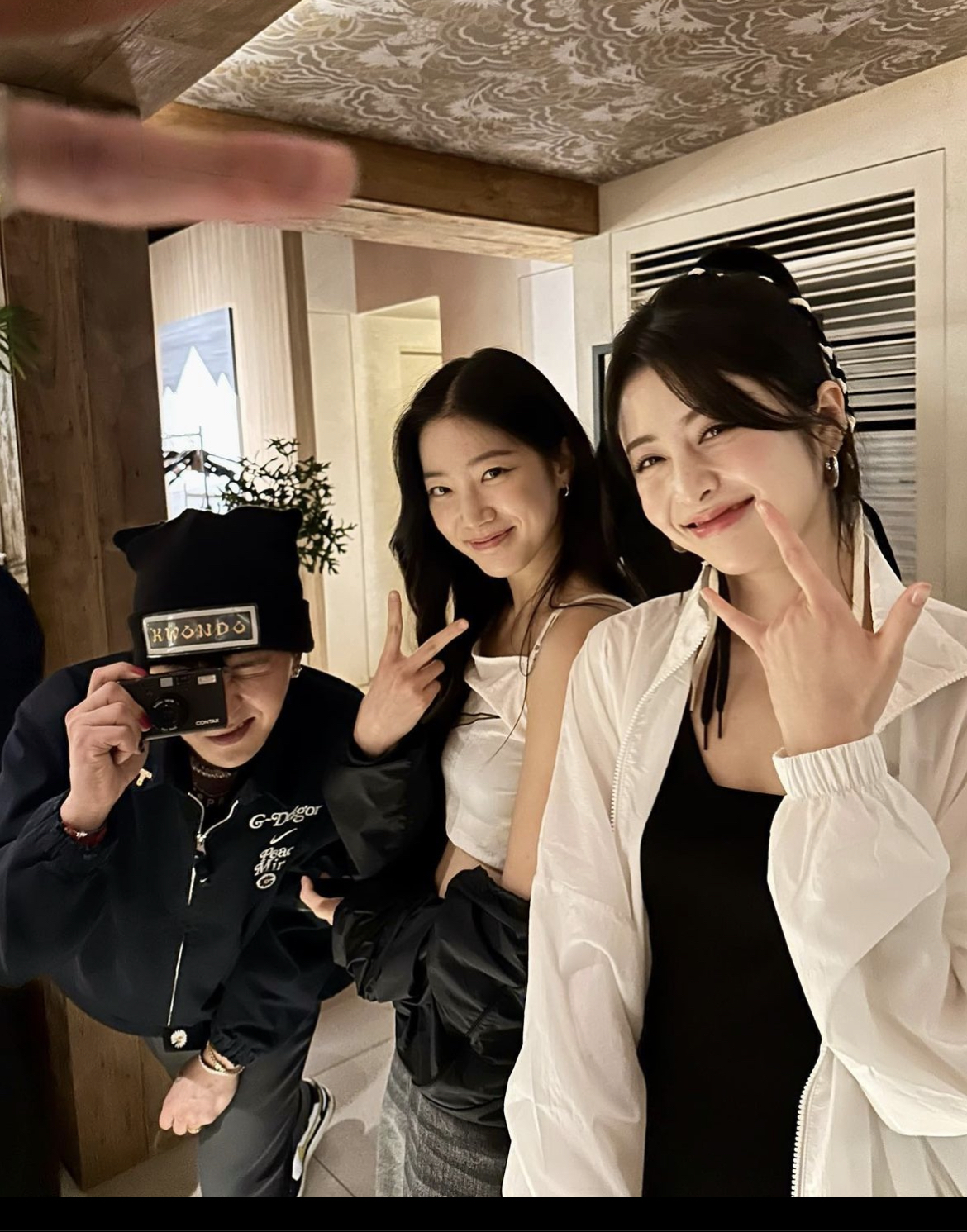 [잡담] 지디 인스타 이 언니들 누구셔? | 인스티즈