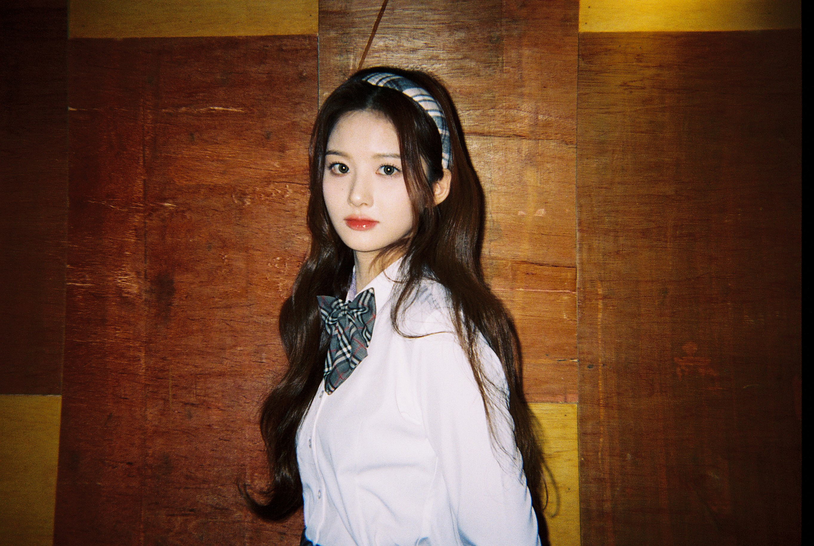 [잡담] 설윤 교복입은 사진 보니까 | 인스티즈