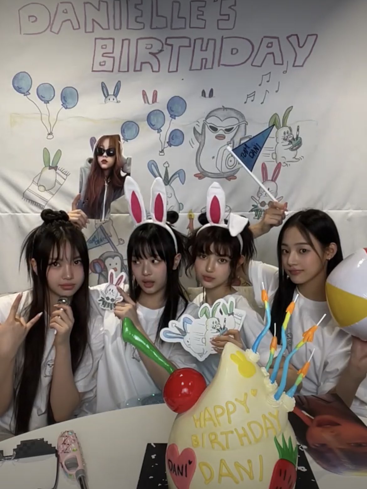[잡담] 오늘 뉴진스 다니 생일 케이크 봐바 - 인스티즈(instiz) 연예 카테고리