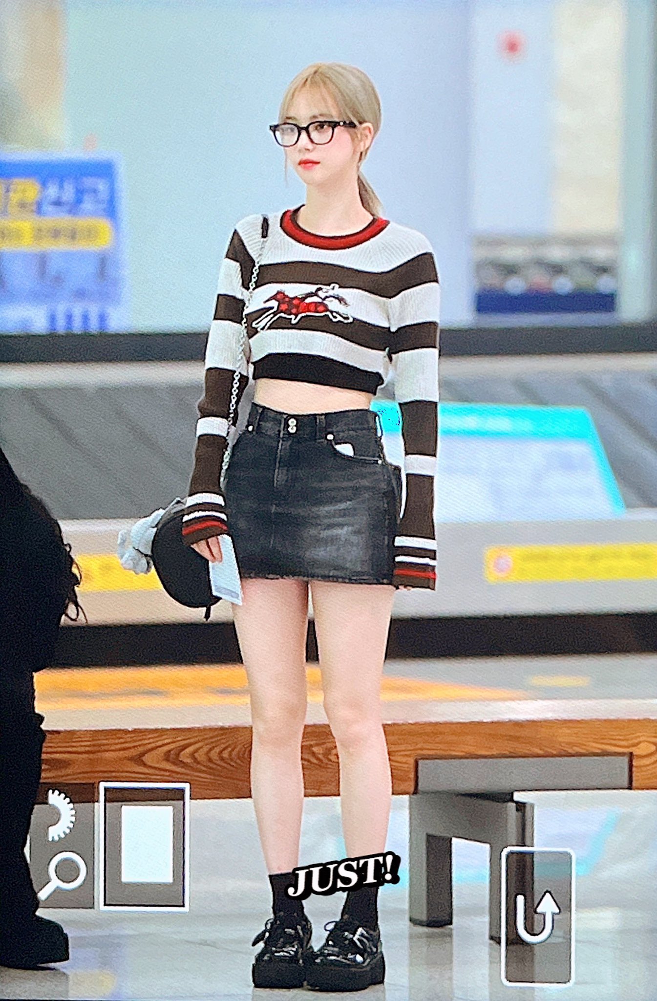 [잡담] 카리나나 장원영 보면 둘다 어깨 여리여리한데 얼굴이 안커보이는게 | 인스티즈