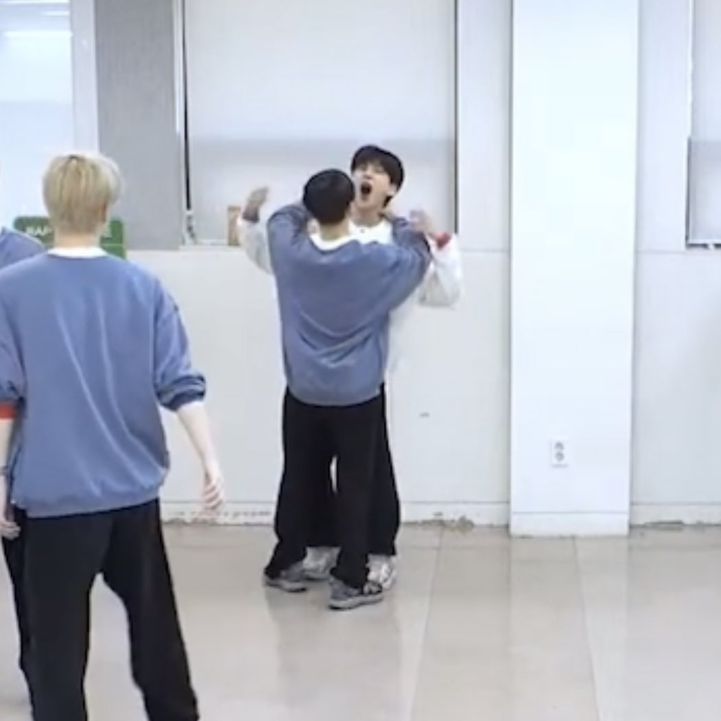 [잡담] 박한빈 동생들 잘 챙기길래 장남인줄알았는데 | 인스티즈