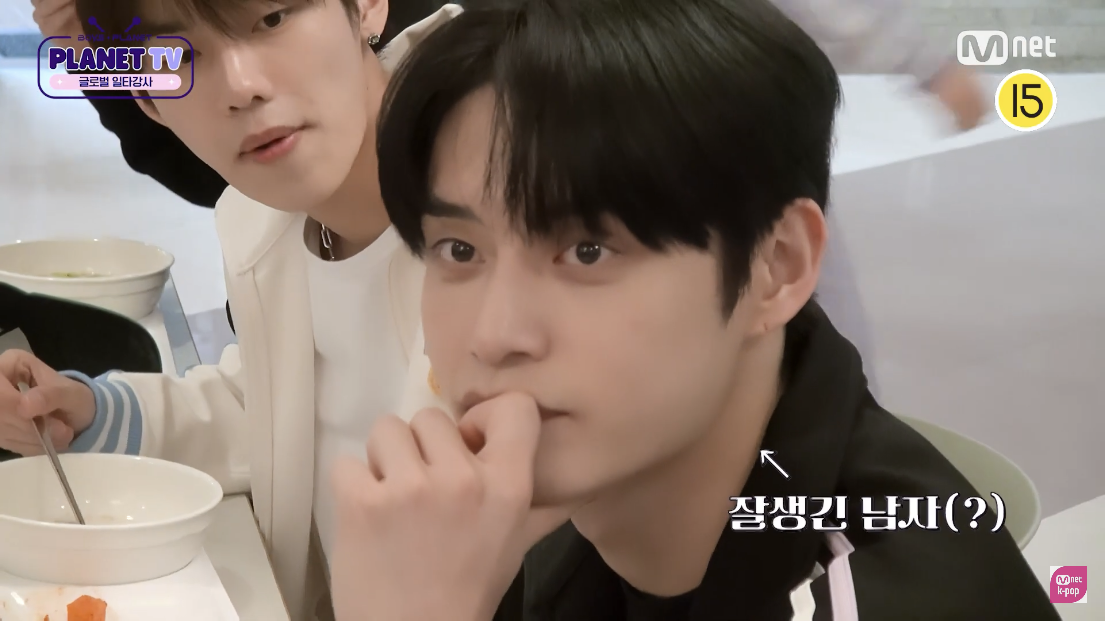 [잡담] 아니 비하인드 김지웅 얼굴 이게 맞나 | 인스티즈