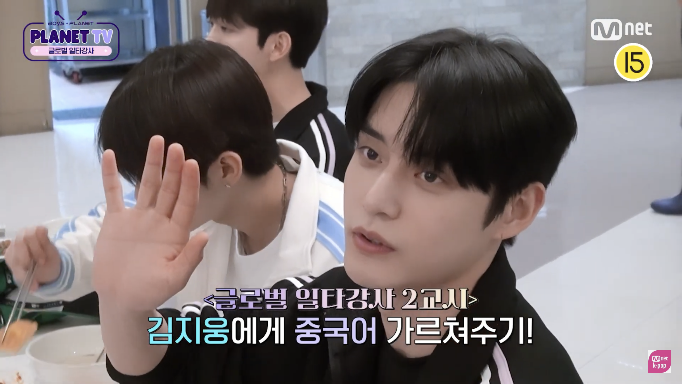 [잡담] 아니 비하인드 김지웅 얼굴 이게 맞나 | 인스티즈