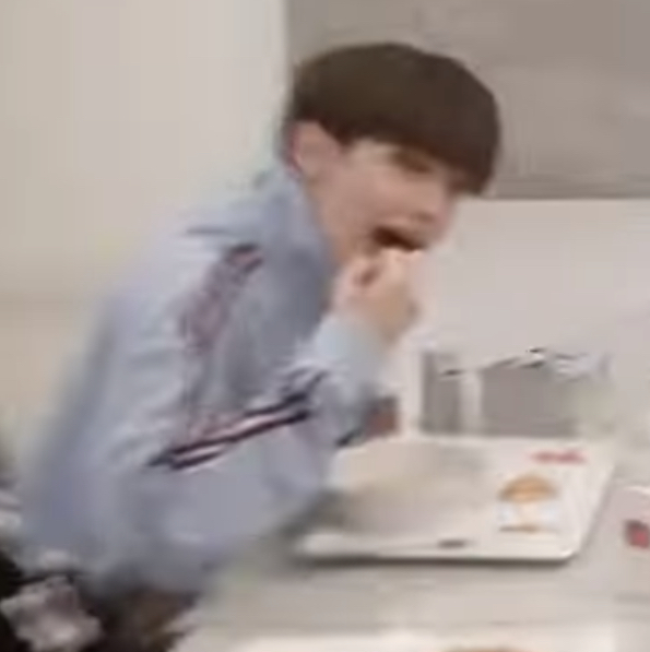 [잡담] 태래 밥먹는거 봐봥 | 인스티즈