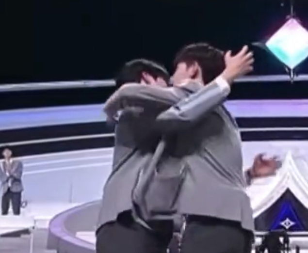 ㄱ [잡담] 누가 형을 이렇게 안아요.. 빈늘이 그걸 해냅니다 | 인스티즈