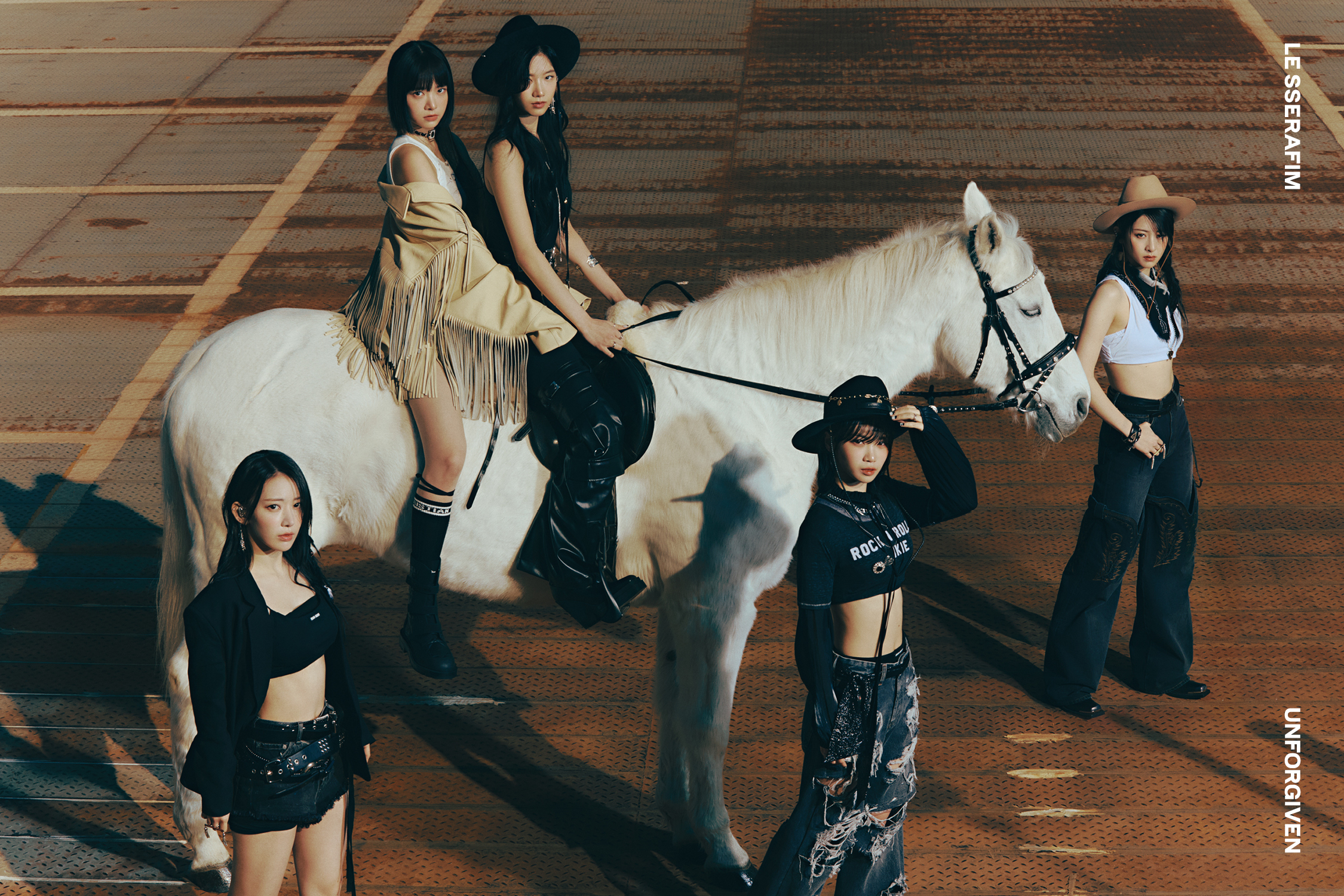 [정보/소식] 르세라핌 LE SSERAFIM 1st Studio Album 'UNFORGIVEN' CONCEPT PHOTO DUSTY AMBER | 인스티즈