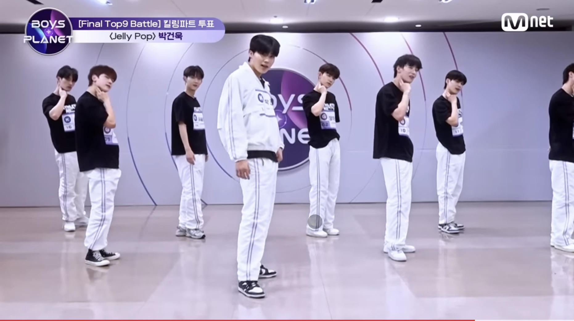 [잡담] 이거 박건욱만 크기 키워놓은거같아 | 인스티즈