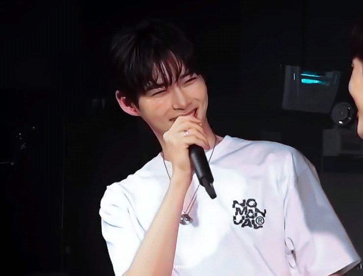 [잡담] 성한빈 흰티 악개 등장🐹🐱☘️ | 인스티즈