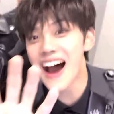 [잡담] 얘들아 규빈이 데뷔함 | 인스티즈