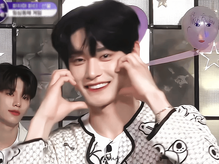 [잡담] 내가 조아하는 짝눈으로 웃는 지웅이 | 인스티즈