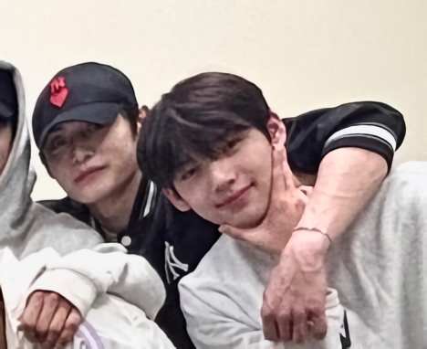 [잡담] 김지웅은 절대 귀엽지 않다 | 인스티즈